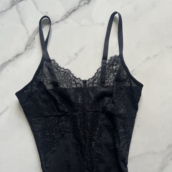 Pinsy Smoothing Lace Shape wear Bodysuit Black Sz small Sexy hourglass enhancing - Picture 5 of 11